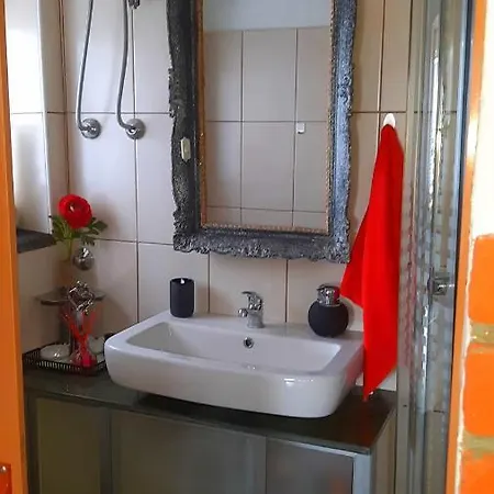 T And T Apartment *
