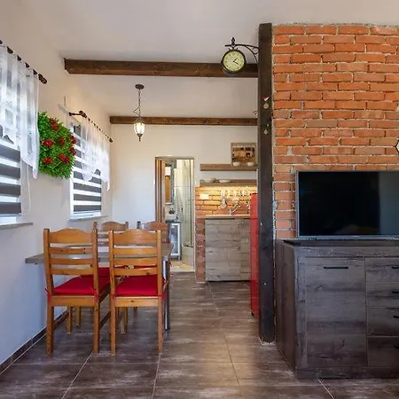 T And T Apartamento Ražanac