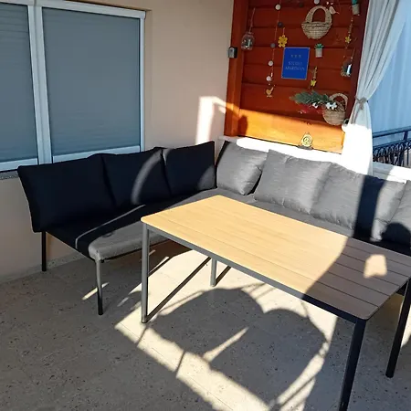 T And T Apartment *