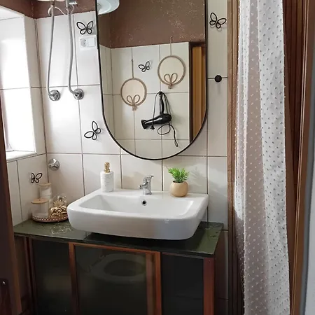T And T Apartment Razanac